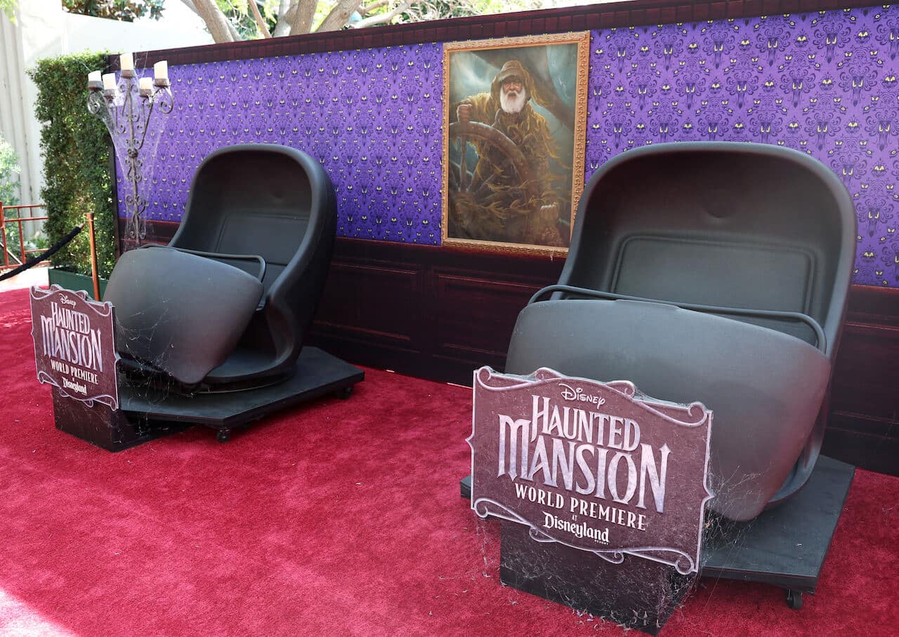 disneyland haunted mansion premiere
